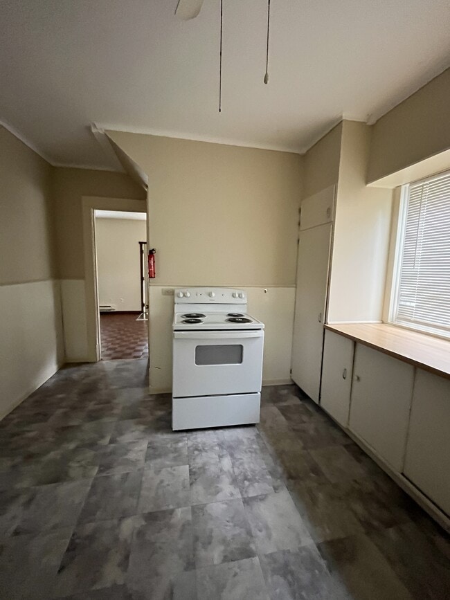 Building Photo - 9 Cowing St