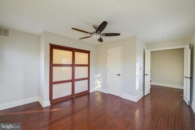 Building Photo - 1900 Q St SE