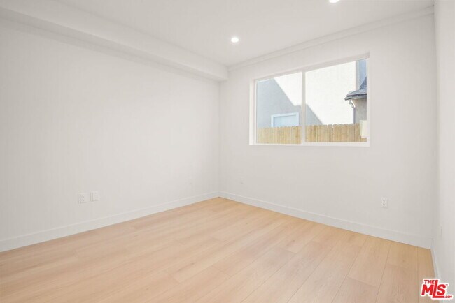 Building Photo - 1707 Burnside Ave