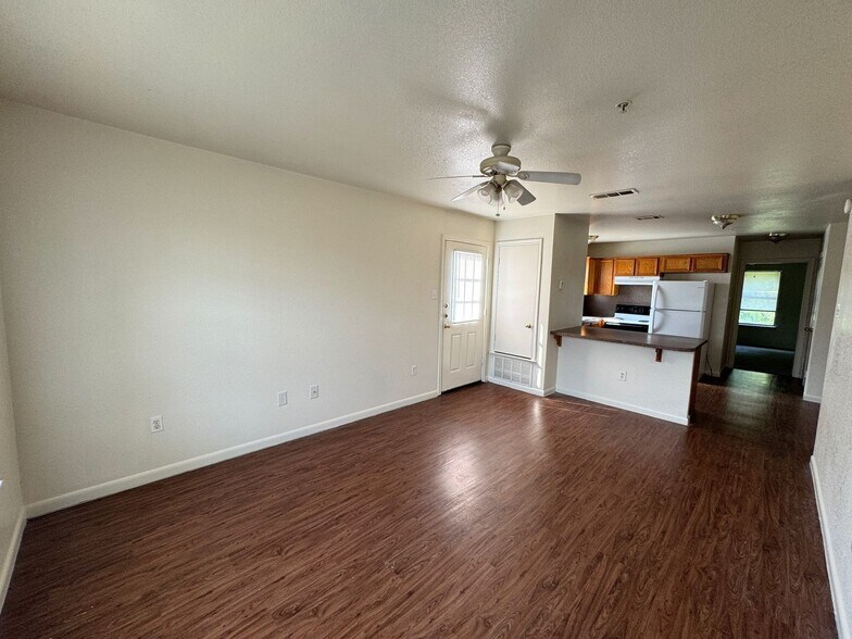 Building Photo - 1100 Lansberry Ct