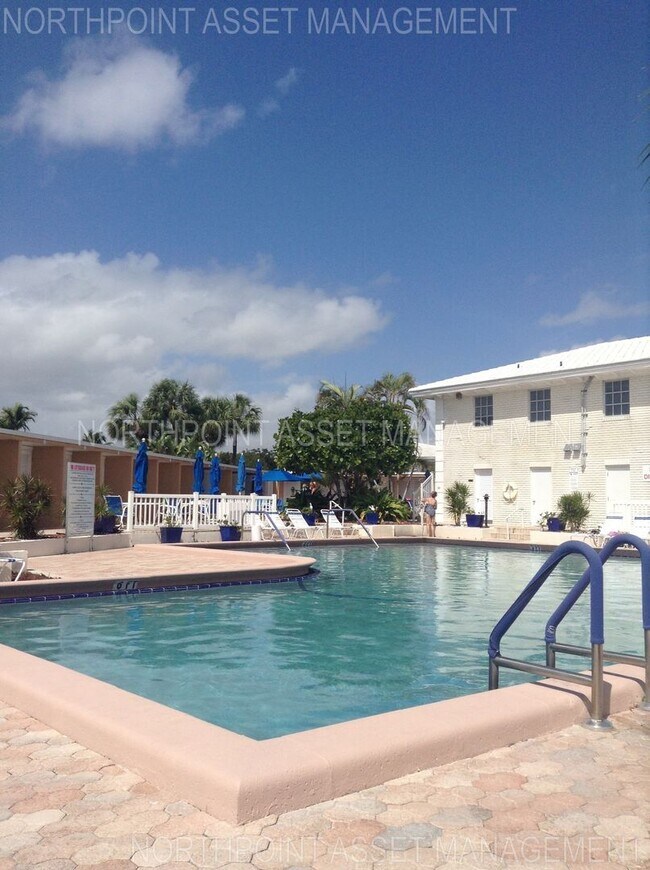 Building Photo - Charming 2BR 1BA Home w/ Pool Access in Fort Lauderdale