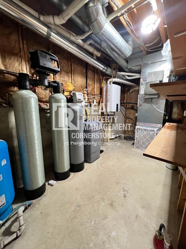 Building Photo - Spacious Country Home with Huge Yard and A...