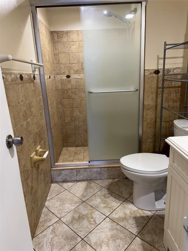 Building Photo - 1407 NE 56th St