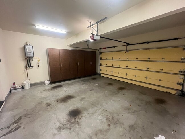 Building Photo - Beautiful 3 bed 3.5 bath Townhouse with A/C in Mountain View. Blocks from Downtown.