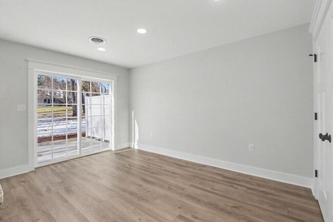 Building Photo - 1355 Valley Green Rd