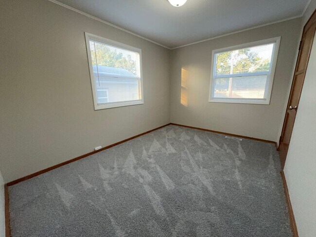 Building Photo - Stunning 2-Bed, 2-Bath Home with Oversized...