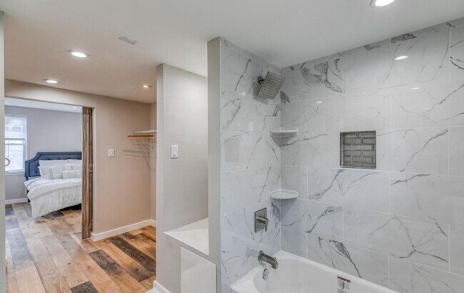 Building Photo - Luxurious 4-Bed/2-Bath Townhome in Cecil B. Moore! Available NOW!