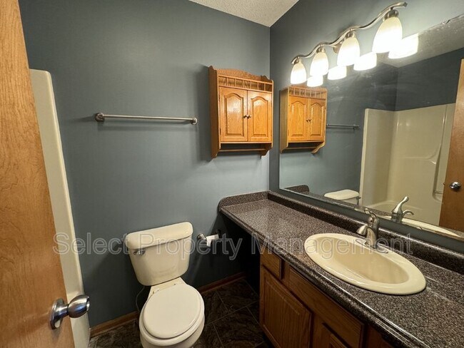 Building Photo - 627 Benderlock Way