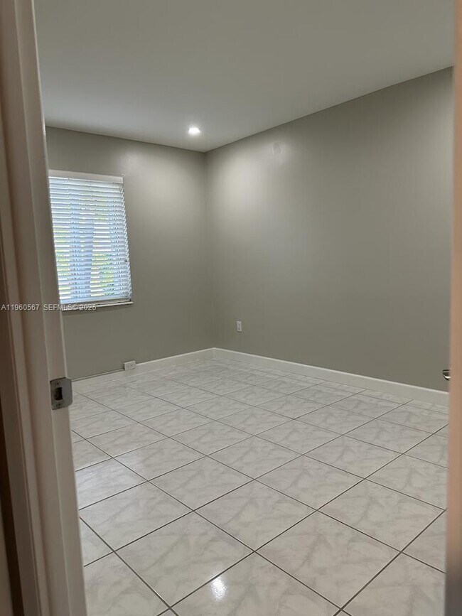 Building Photo - 7700 SW 132nd Pl