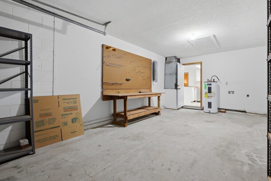Building Photo - 14505 Farm Hills Pl