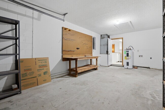 Building Photo - 14505 Farm Hills Pl