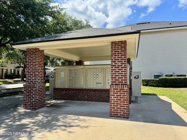 Building Photo - 450 Sherwood Oaks Dr