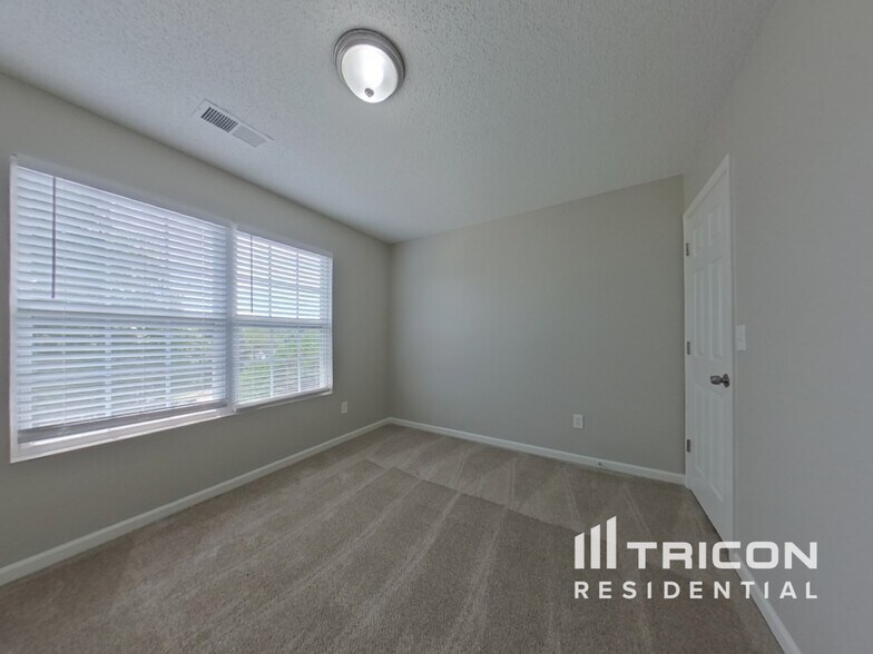 Building Photo - 2203 Ballingarry Dr