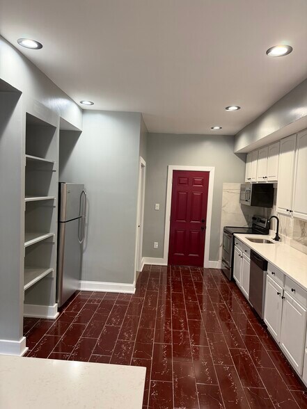 Building Photo - 710 N Luzerne Ave