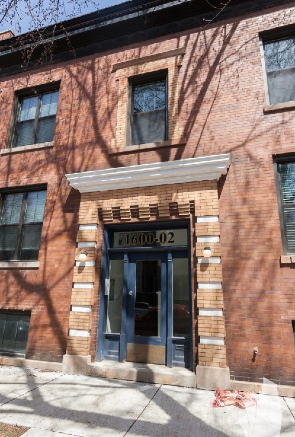 Building Photo - 1952 W Nelson St