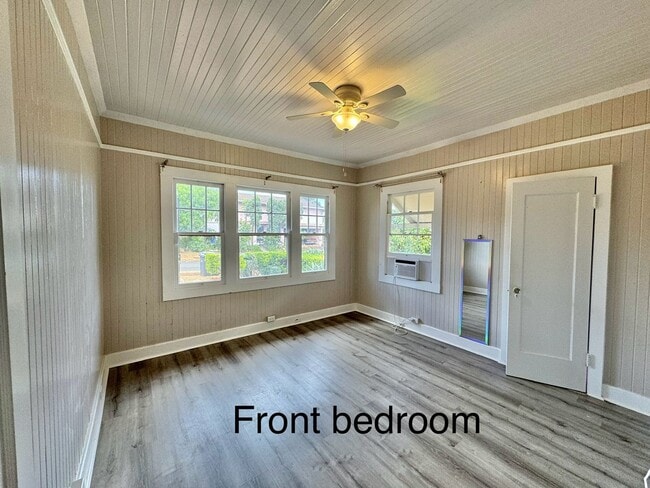 Building Photo - Charming detached single family Kaimuki 3 bdrm, 1 bath home on level lot