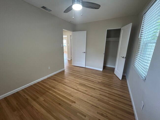 Building Photo - Bright & Sunny 3 Bed, 2 Bath Home – Just 4 Blocks from the Beach & Bay!