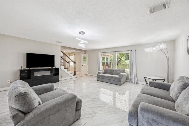Building Photo - 6021 Whispering Lakes Dr