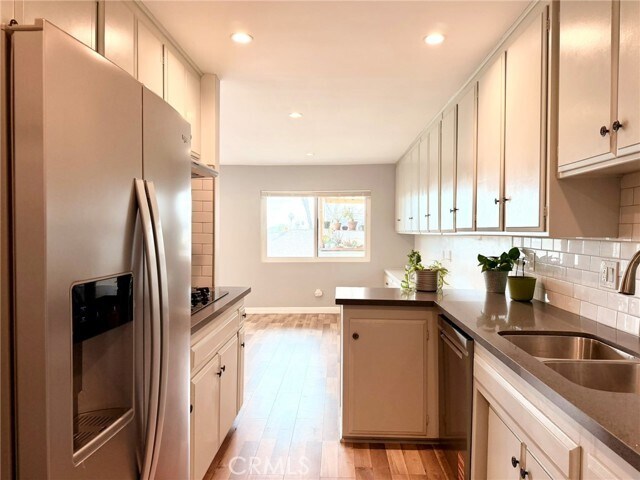 Building Photo - 400 S Los Robles Ave