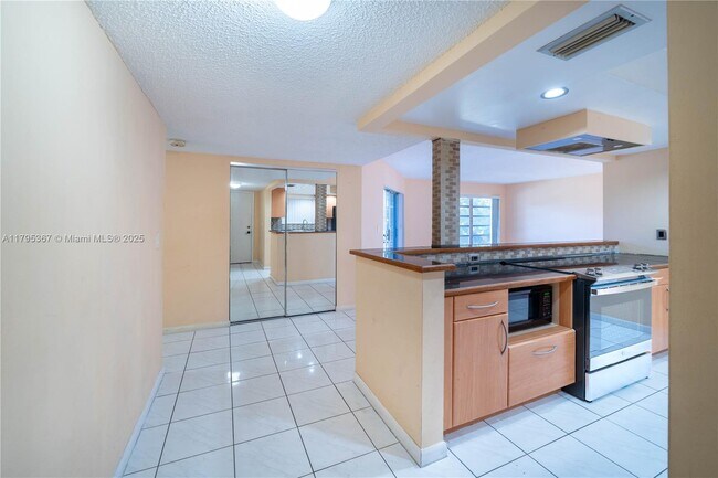 Building Photo - 3100 Riverside Dr