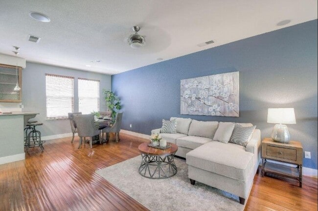 Building Photo - 405 Washington Square