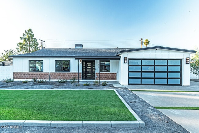 Building Photo - 1539 W Puget Ave