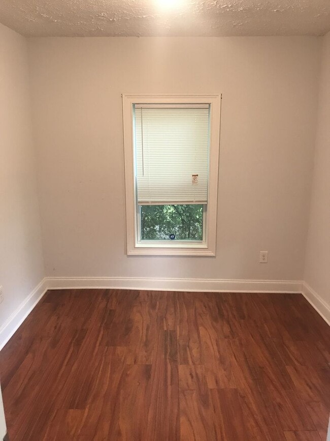 Building Photo - 2 Bed & 2 Bath in Old Hickory