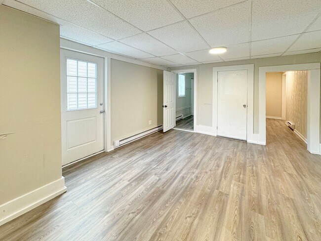 Building Photo - 200 Danis St