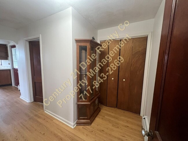 Building Photo - 4 BR Home in Red Lion School District