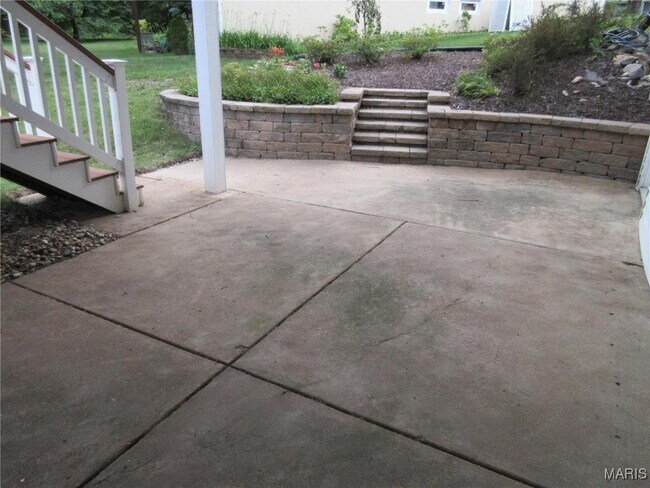 Building Photo - 677 Clovertrail Dr