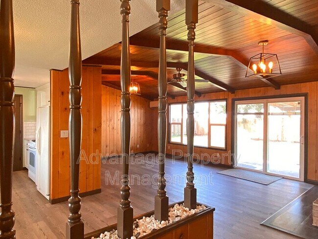 Building Photo - 1410 SE Powell Way