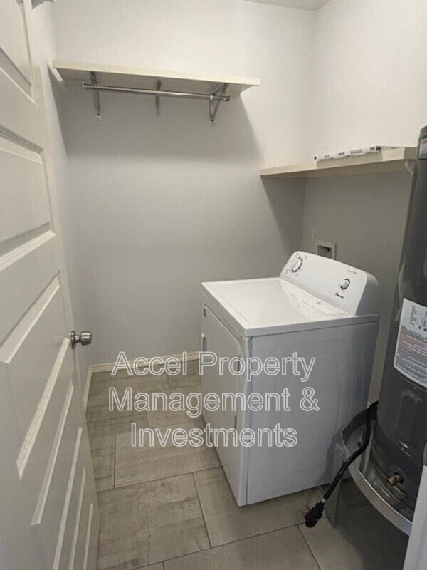 Building Photo - 401 E Ebony Ave