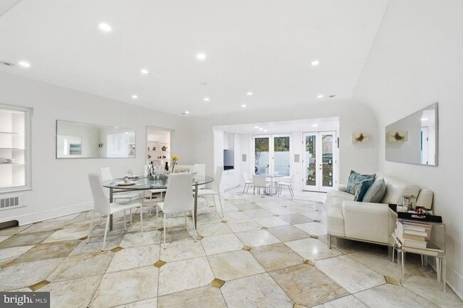 Building Photo - 3308 R St NW