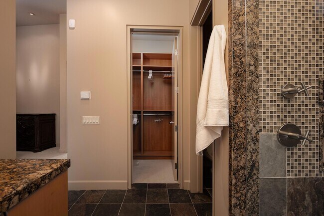 Building Photo - 9 Rockcrest