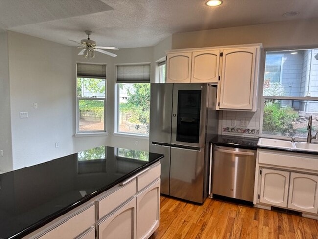 Building Photo - LONE PINE CREEK ESTATES IN GATED COMMUNITY...