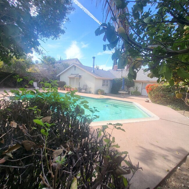 Building Photo - Lovely Pool Home In Loma Linda Community