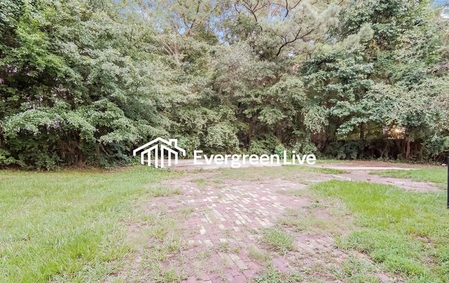 Building Photo - 541 Westchester Dr