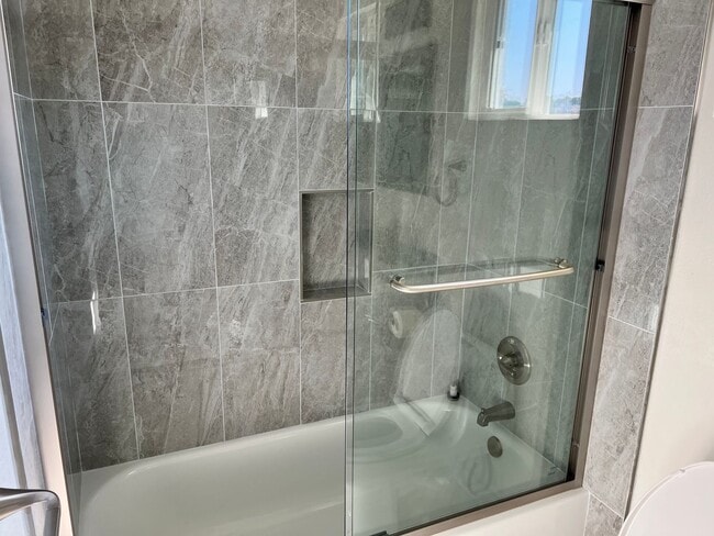 Building Photo - $2,650 - 2 Bed 1 Bath House in San Diego