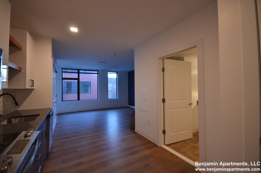 Building Photo - 89 Brighton Ave