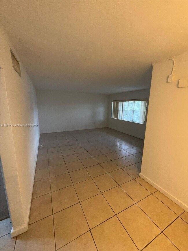Primary Photo - 13700 NE 6th Ave