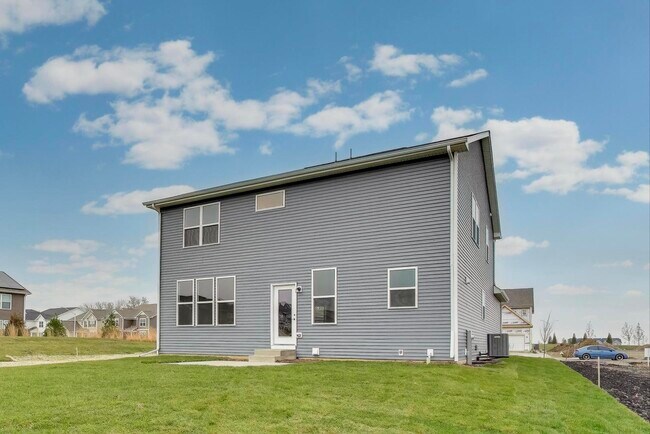 Building Photo - 2240 Bent Grass Wy