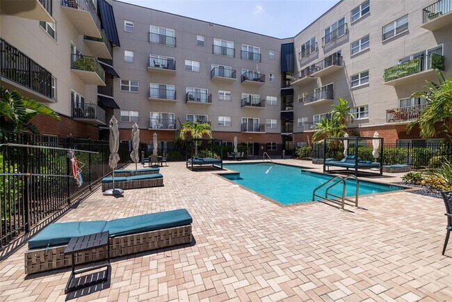 Building Photo - 1010 Central Ave N