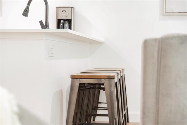 Building Photo - 606 N Marsalis Ave