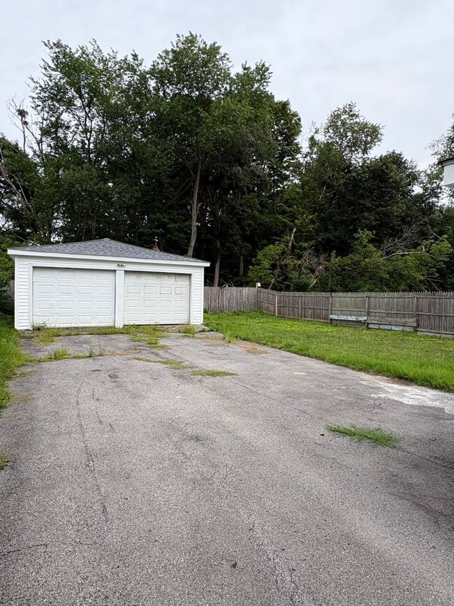 Building Photo - 409 Healy Ave