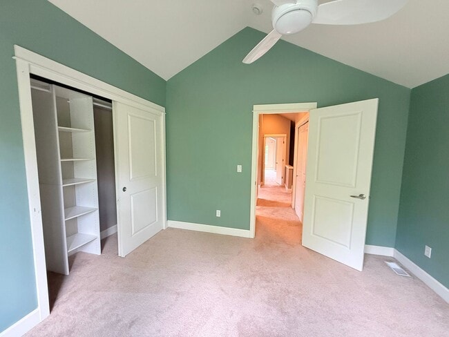 Building Photo - West Seattle Townhome