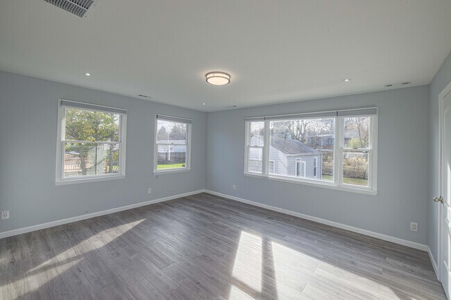 Building Photo - 1209 Veirs Mill Rd