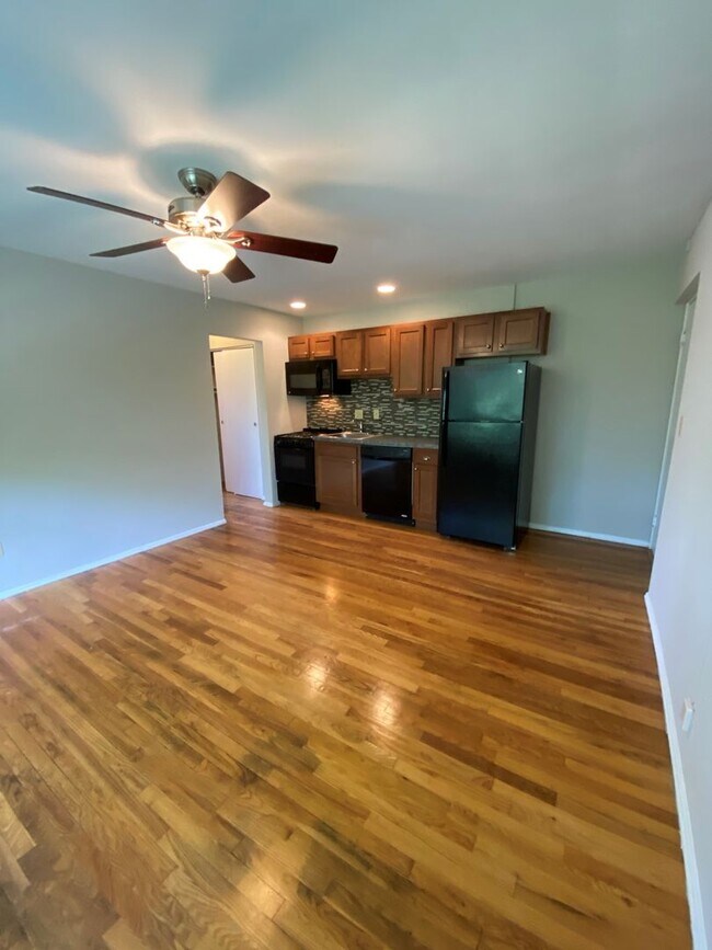 Primary Photo - 558 Lowell Ave