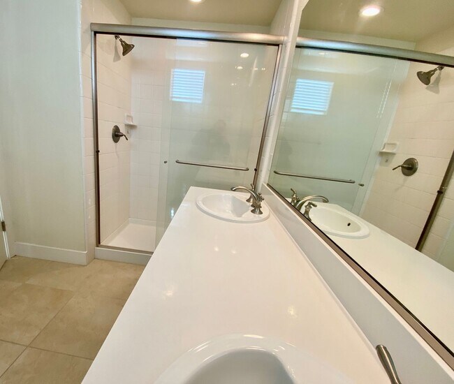 Building Photo - ALMOST NEW, SUPER CLEAN 2 BED, 2.5 BATHS, WOOD FLOORS, STAINLESS STEEL APPLIANCES, CLUBHOUSE WITH...