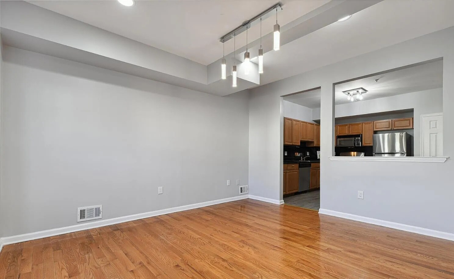 Building Photo - 194 Pinelli Dr