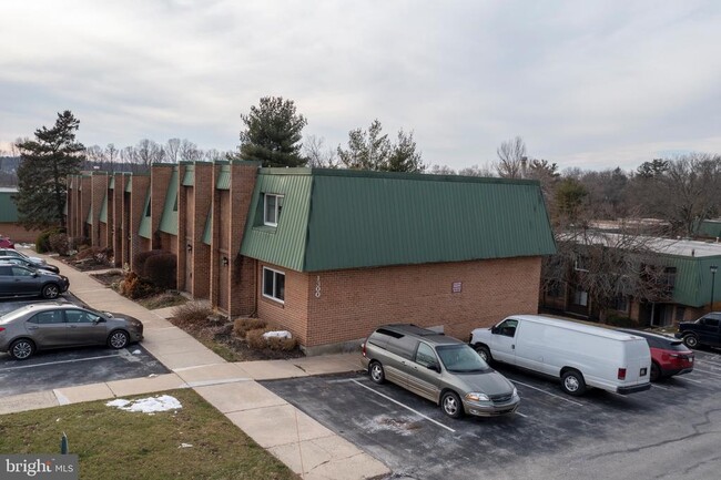 Building Photo - 1301 Meadowview Ln